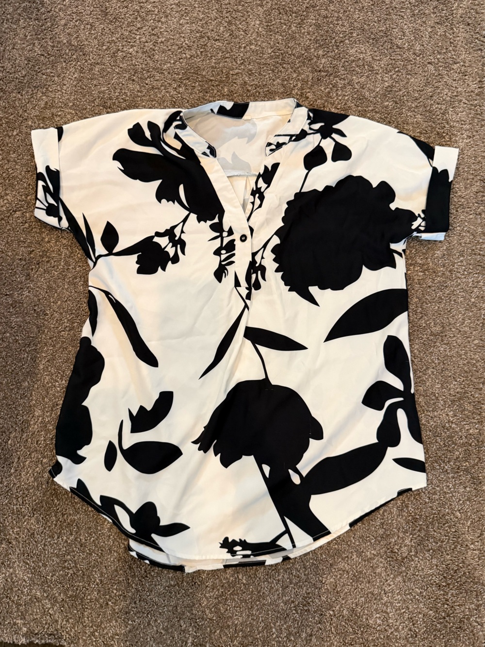 Black & White Floral V-Neck Short Sleeve Blouse - Picture 9 of 14